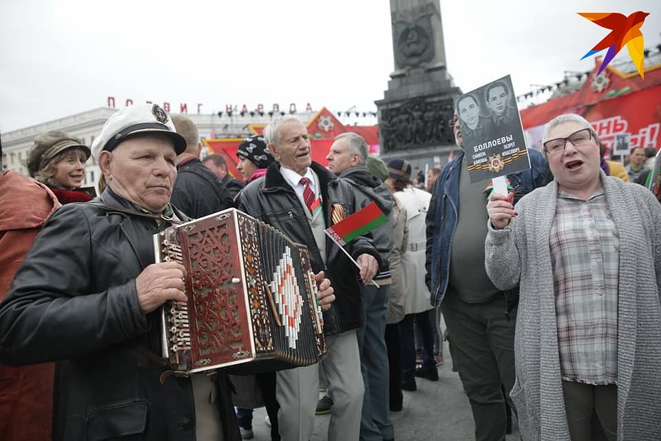 9 мая в Минске прошел митинг у монумента Победы