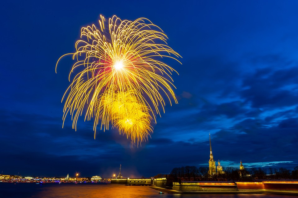Салют 9 мая 2019 года в Санкт-Петербурге: прямая онлайн-трансляция.