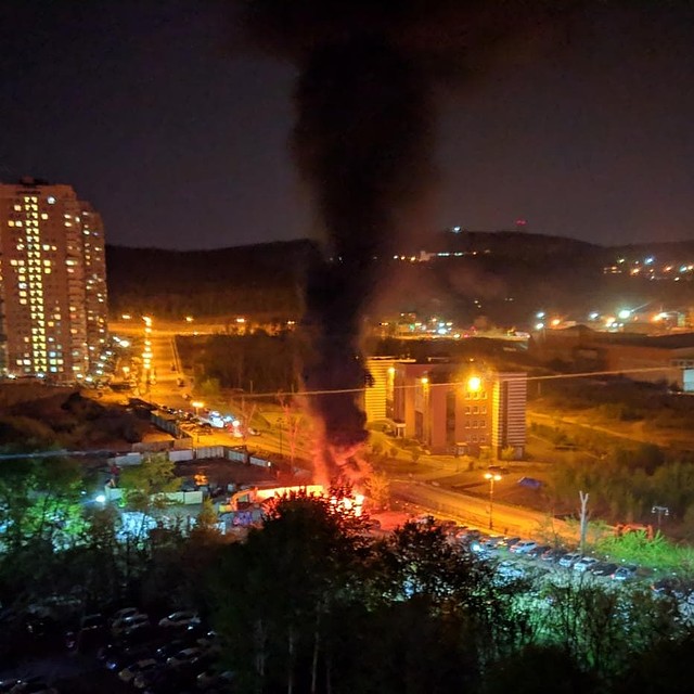 Полыхала не только стоянка - в комментариях тоже разгорелся спор между автолюбителями Владивостока