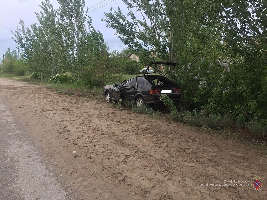 Пострадали и водитель и его подруга.