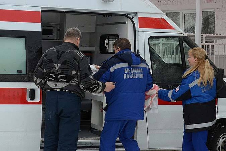 Скорая госпитализировала пострадавших.