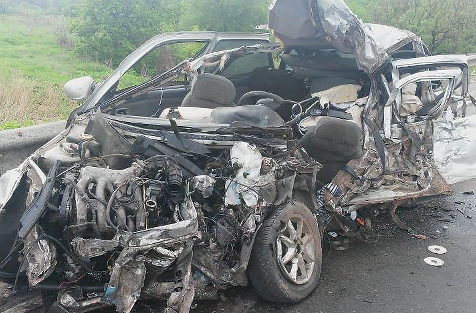 Автомобиль превратился в груду металла