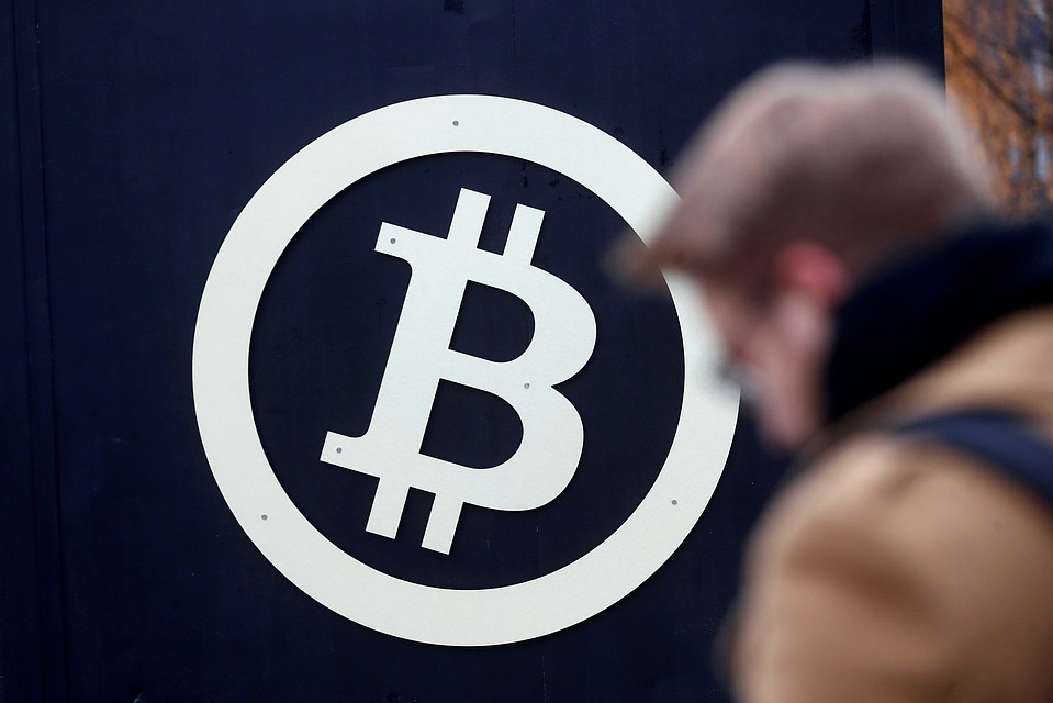 Курс биткоина впервые за 10 месяцев превысил отметку в $8000