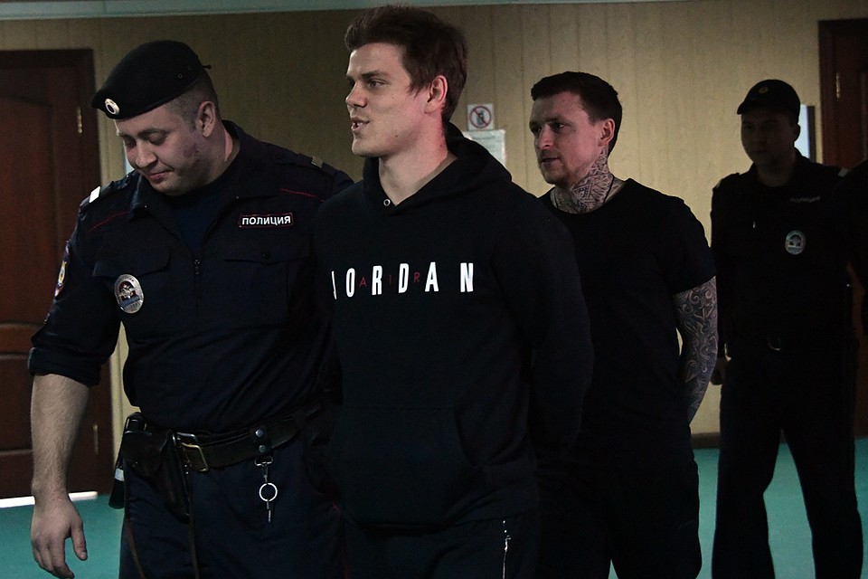 Александр Кокорин и Павел Мамаев, которых приговорили к полутора годам колонии, еще находятся в СИЗО.