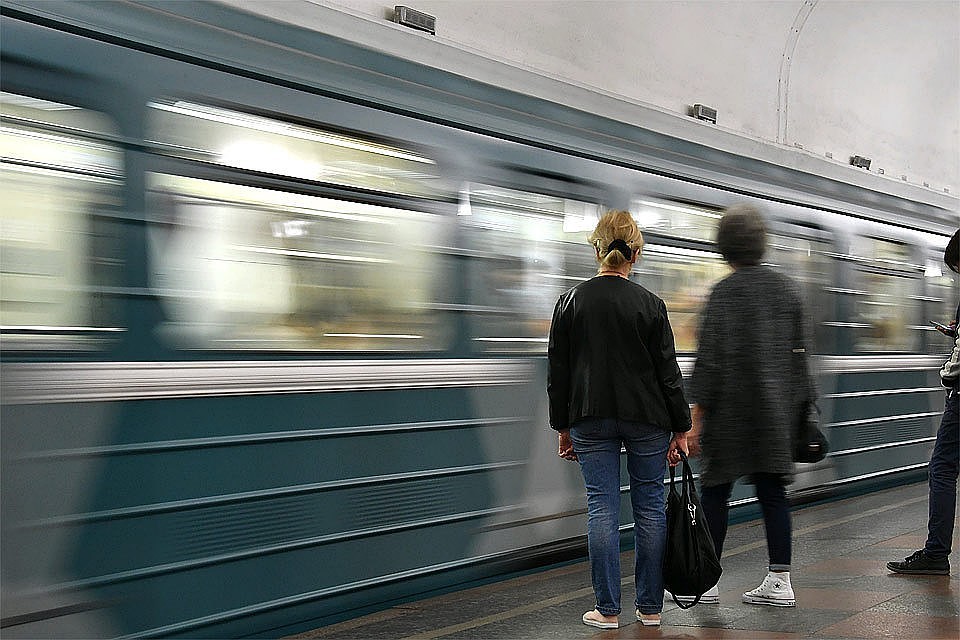 На станции Таганская 39-летний гражданин Молдовы упал под поезд.
