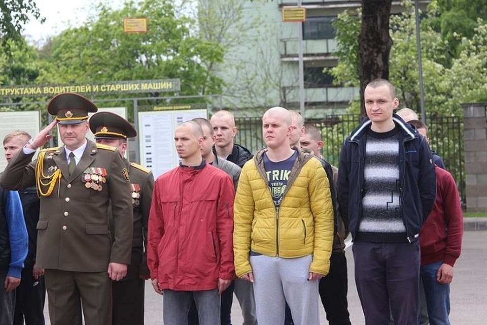 Срочников из Минской области торжественно призвали на службу в Минском городском сборном пункте и на Кургане Славы. Фото: Министерство обороны.