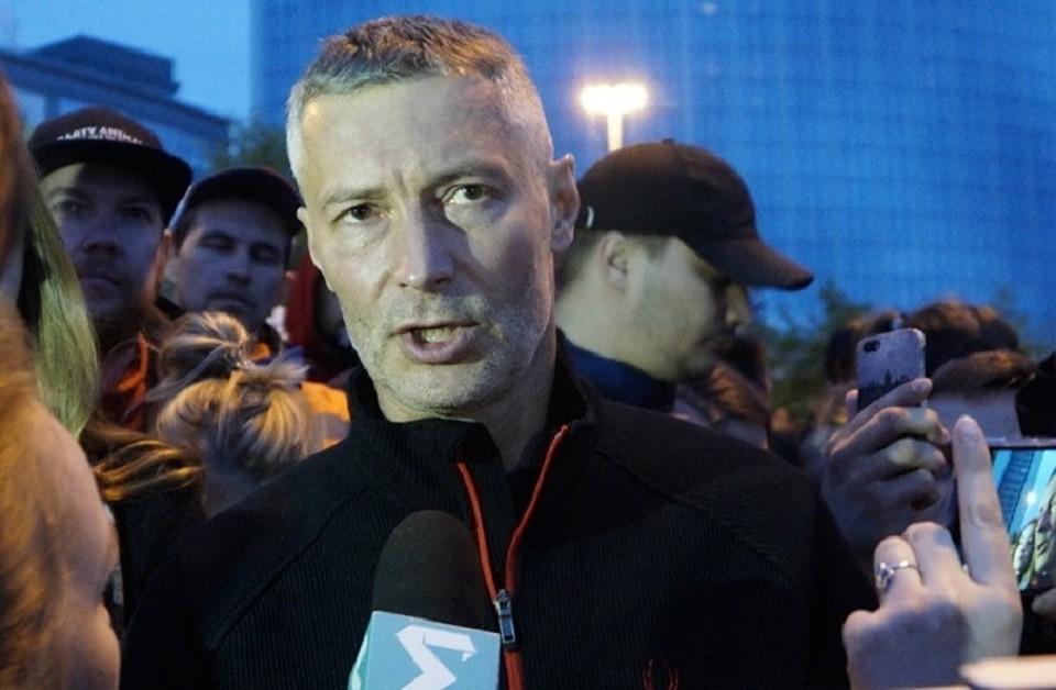 Политик уверен, что людей столкнули лбами