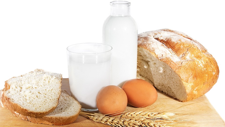 Хорошо, вкусно и качественно кушать, без труда сельского жителя невозможно.