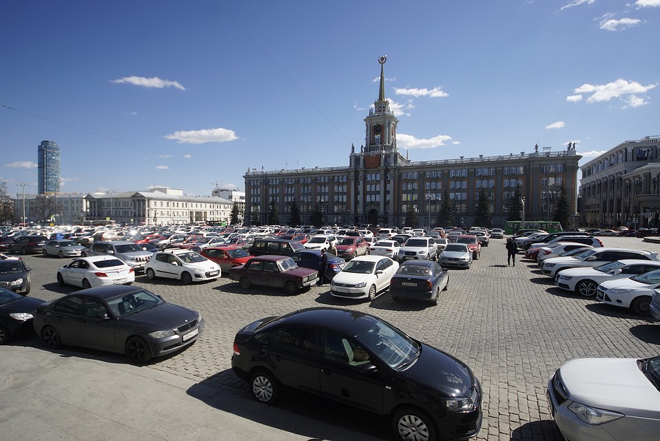 Мэр пригласил делегатов в свой кабинет, чтобы вместе найти компромисс в сложившемся споре