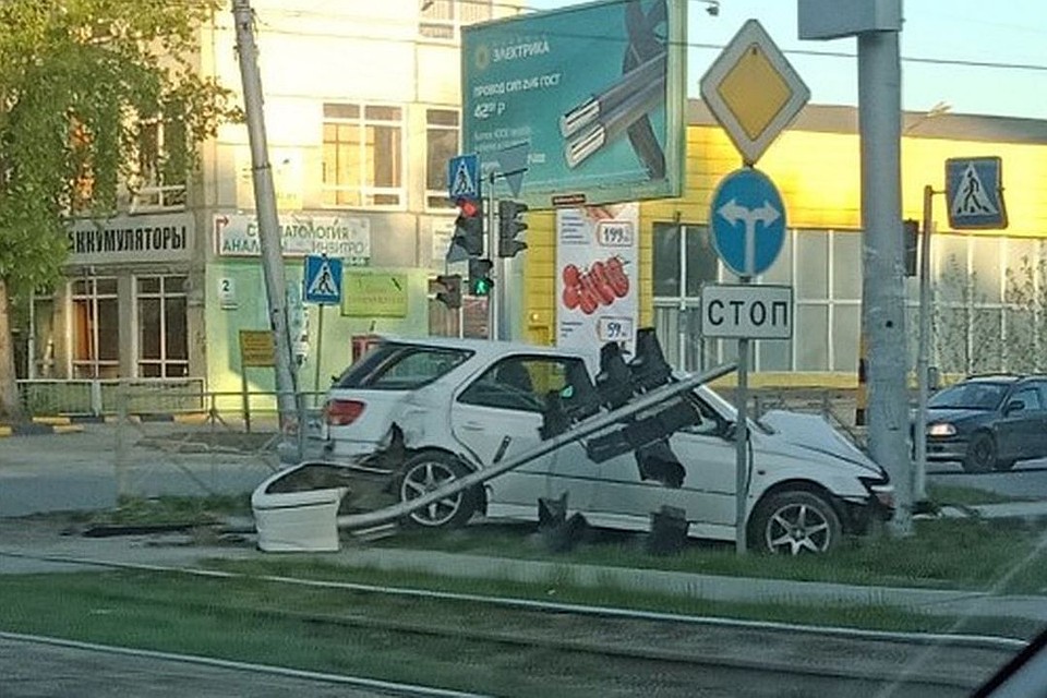 Авария произошла сегодня утром в Кировском районе.