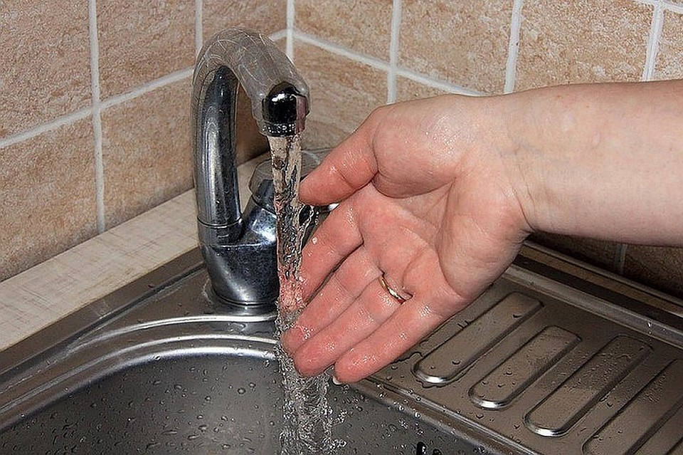 Под отключение горячей воды попали более 2000 различных объектов.