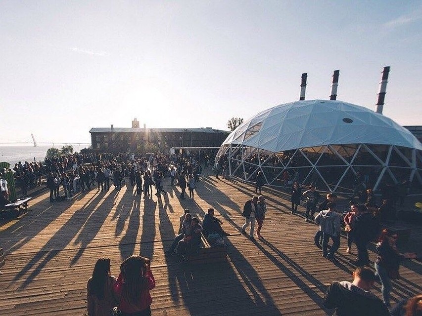 Стал известен список артистов на Roof Fest в Санкт-Петербурге летом 2019 года.
