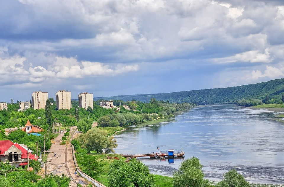 Уровень воды в Днестре резко поднимается. Фото originalgamma.blogspot.com