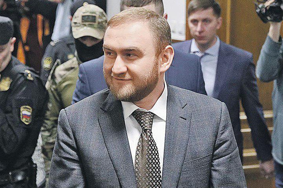 Арашукова задержали прямо на заседании Совфеда Фото: Сергей Бобылев/ТАСС