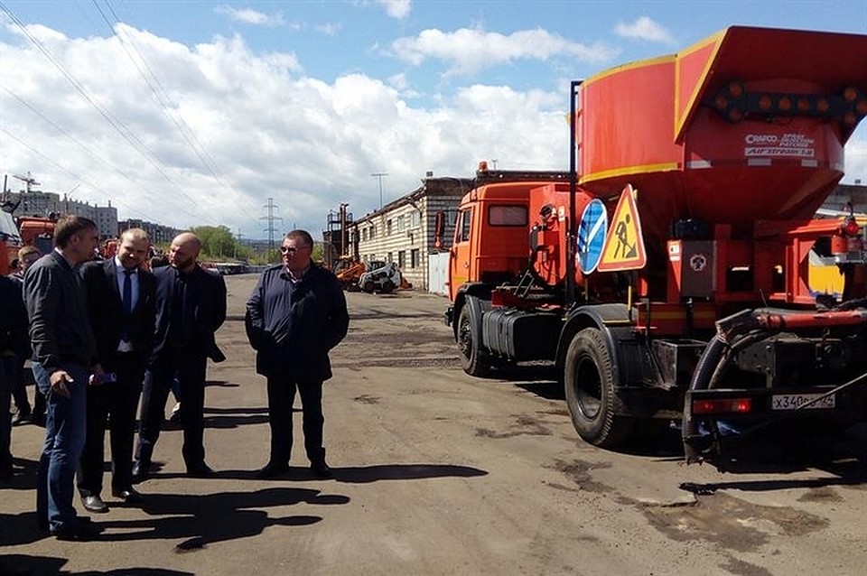 В Красноярск приехали специалисты из Санкт-Петербурга – учить ремонтировать местные дороги. Фото: пресс-служба администрации Красноярска