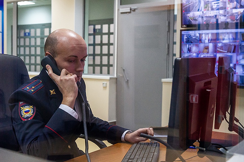 Сейчас оперативники изучают детализацию звонков и опрашивают родственников и друзей убийцы и его жертвы