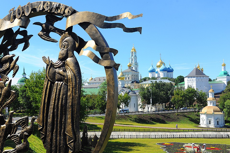 Священник Троице-Сергиевой лавры набросился на монаха с ножом, теперь ему грозит до 8 лет тюрьмы.