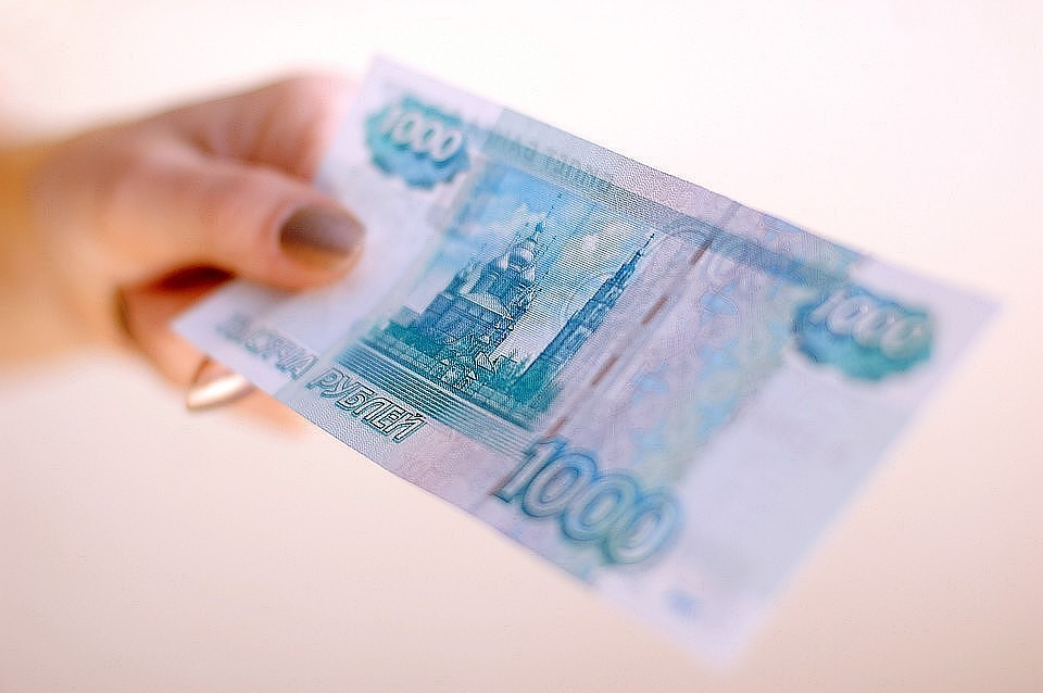 Рубль укрепился по отношению к доллару и евро