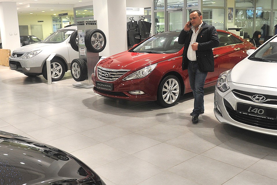 В автосалоне компании Hyundai.