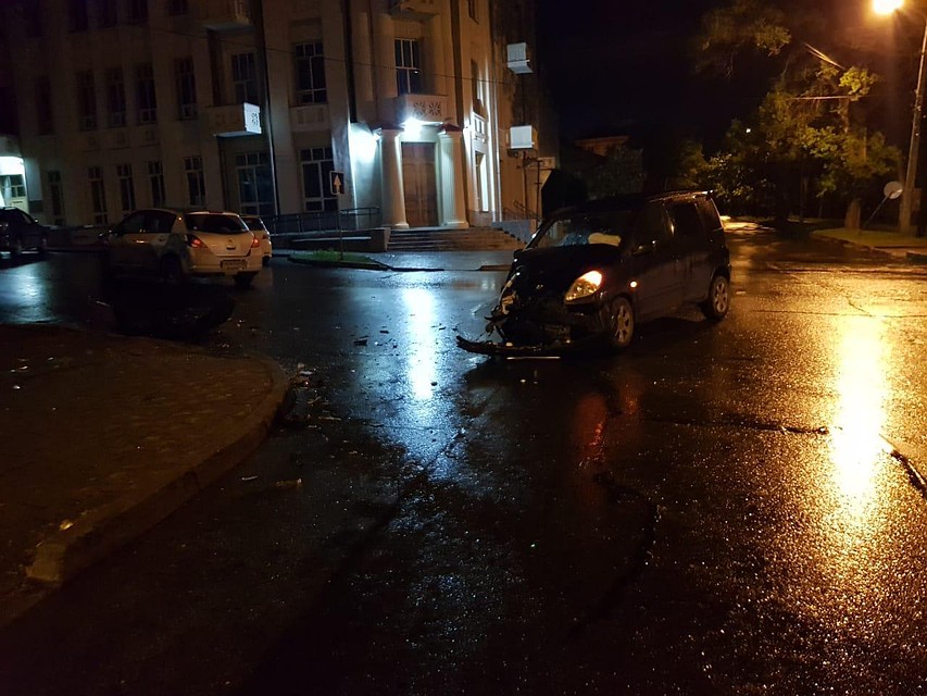 Для женщины и ребенка в Хабаровске поездка на авто чуть не стала последней в жизни