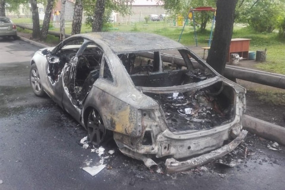 Иномарка практически полностью выгорела "ЧП Ленинск-Кузнецкий 112" / "ВКонтакте"