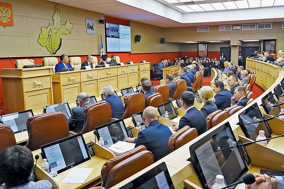 При Законодательном Собрании есть Молодежный парламент. Он наделен правом законодательной инициативы, реально влияет на состояние дел в регионе