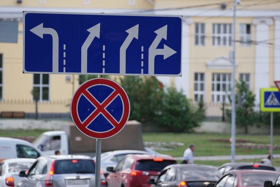 За остановку под знаком водителя оштрафуют.