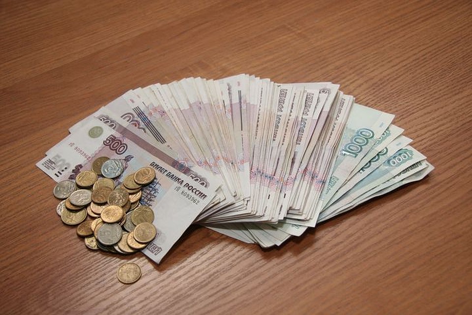Сотрудники полиции устанавливает личности злоумышленников.