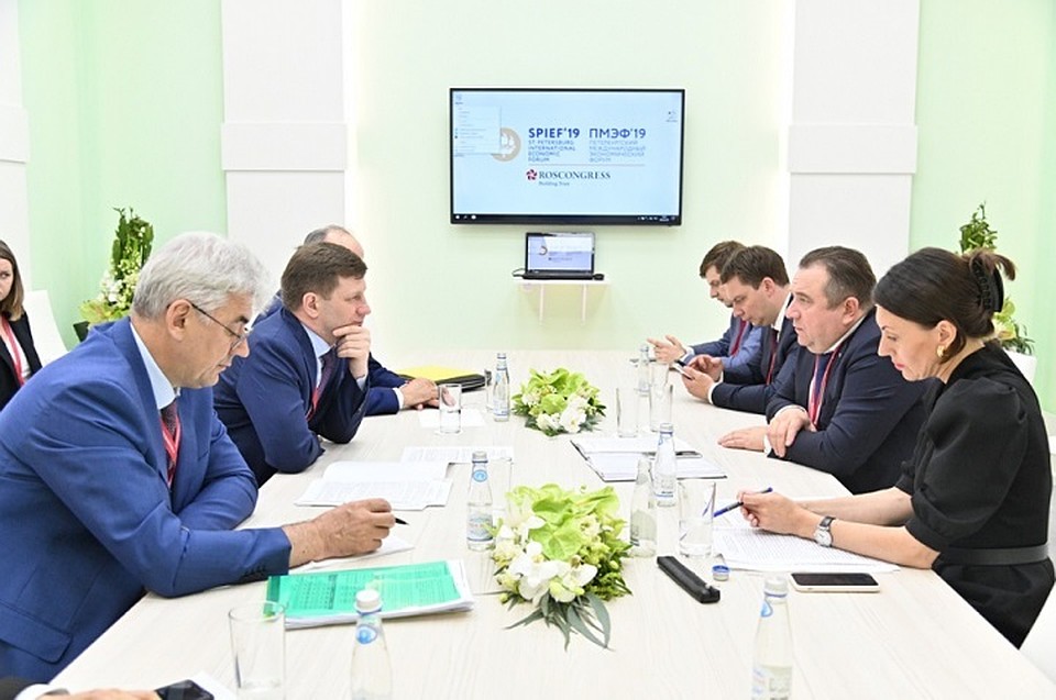 Обсуждение на ПМЭФ-2019. Фото: Пресс-служба правительства Хабаровского края
