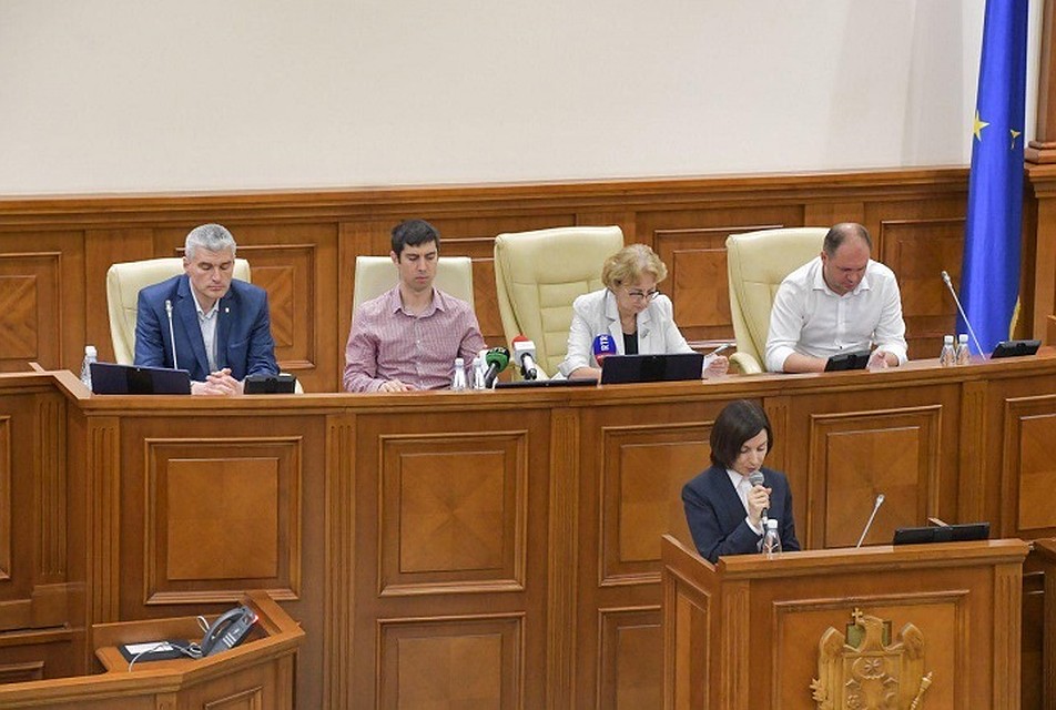 Парламентское большинство решило единогласно обратиться к международному сообществу. Фото: aif.md