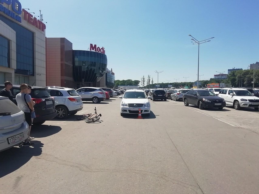 Авария произошла на парковке возле ТЦ "Московский"