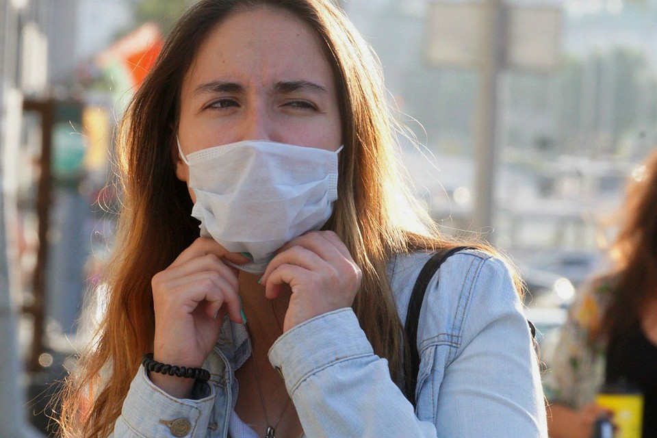 Жители жалуются: ничто не спасает от ужасного запаха, особенно ночью