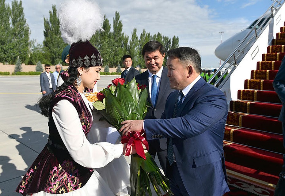 Первый участник саммита ШОС прибыл в Бишкек.
