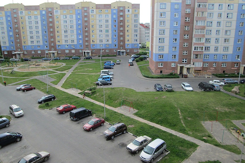 Жительница Витебска нарисовала на стене супермаркета половые органы и пошла царапать припаркованные во дворе авто.