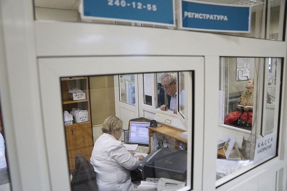 Чтобы пройти диспансеризацию, необходимо обратиться к своему дежурному врачу.
