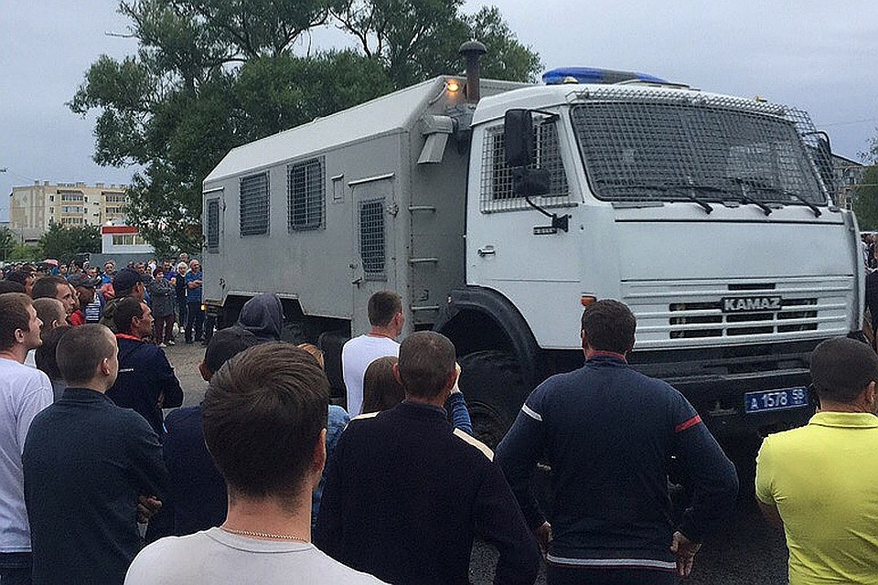Правоохранители задержали трех человек