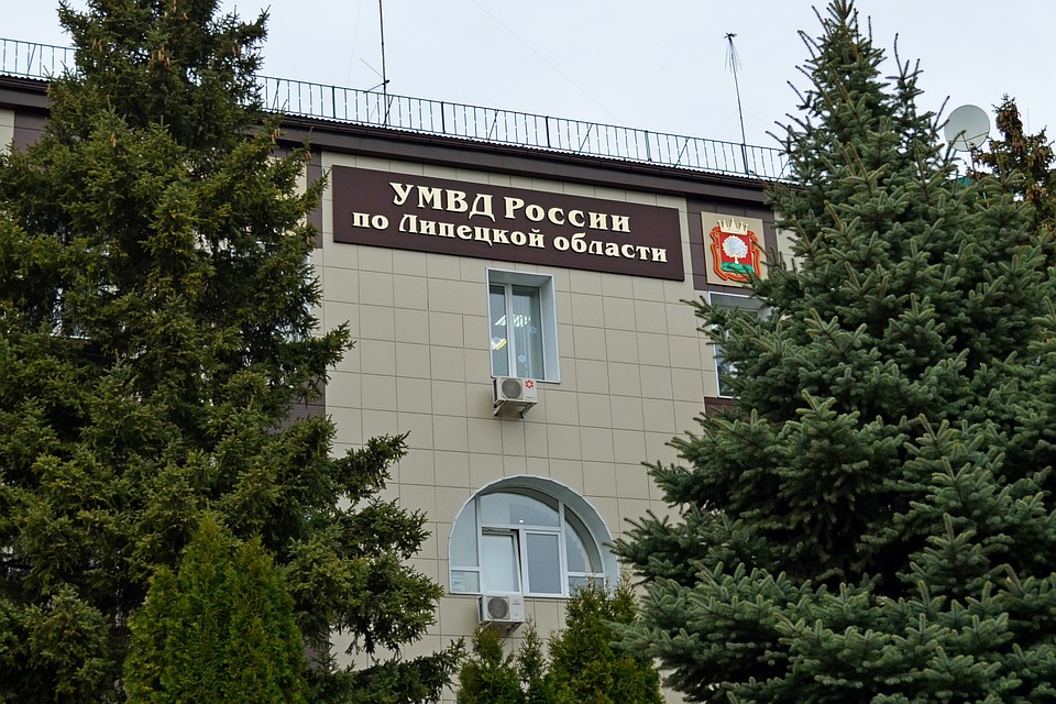 Сотрудники полиции задержали подозреваемого
