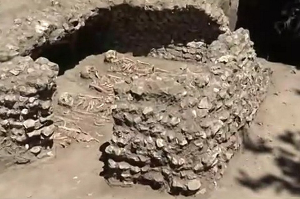 В центре Азова нашли склеп 14 века. Фото: стоп-кадр видео музея-заповедника Азова