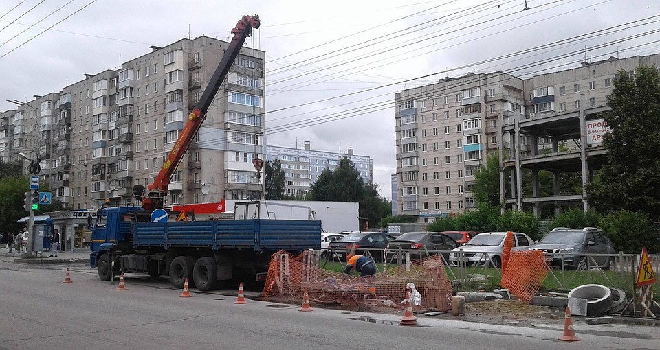 Работы в микрорайоне Канищево сопровождались вскрытием асфальта на дороге