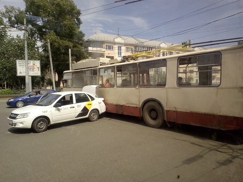 Авария случилась на проспекте Ленина.