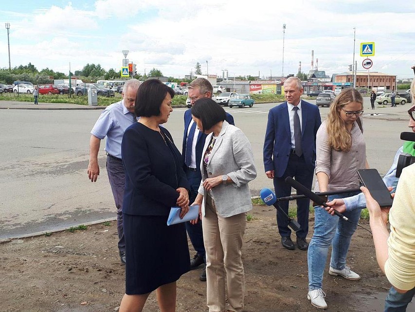 Маршрут поездки по районам был засекречен от замов Натальи Котовой. Фото: Е-область.