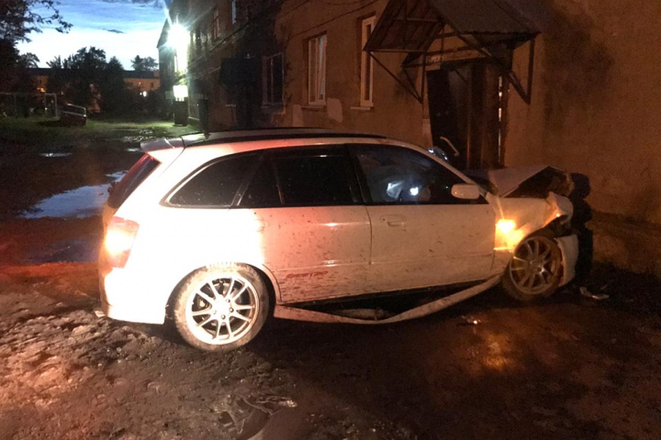 Квартира, в стену которой въехал автомобилист, пустовала. Фото: УГИБДД по Свердловской области
