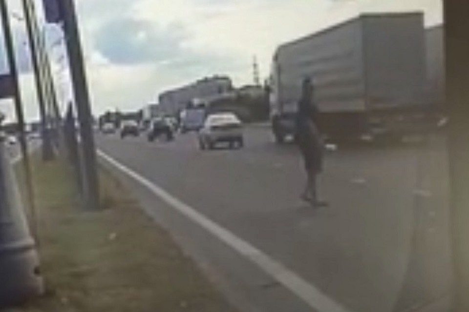 За секунду до наезда.