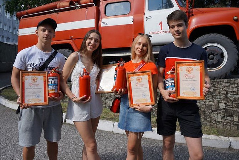 Подростки из Новокузнецка не дали сгореть кузбасскому поселку. ФОТО: Михаил Петрик.