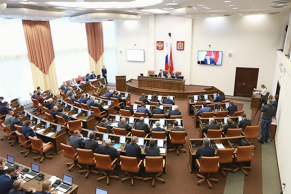Осужденного за мошенничество красноярского депутата лишили мандата