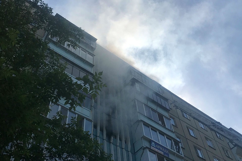 Пожар на улице Братьев Кашириных, 105 в Челябинске.