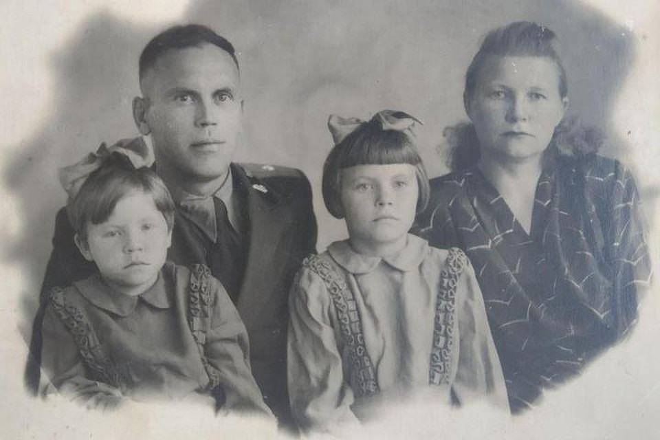 Петр Архипович в кругу семьи.