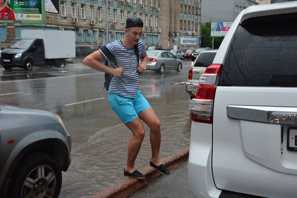 Сегодня в городе будет дождь и грозы.