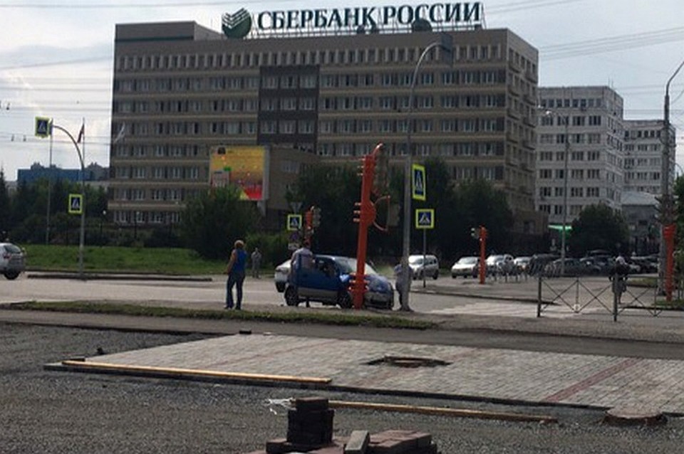 На кемеровском перекрестке за час произошли две аварии. ФОТО: Анна Цветкова