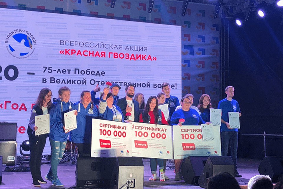 Ямал вышел на первое место во всероссийской акции «Красная гвоздика» Фото: yanao.ru